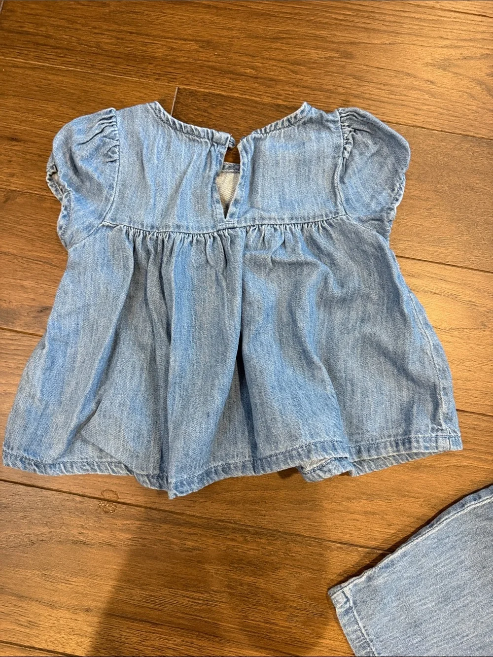 Old Navy Light Blue Denim Two-Piece Toddler Set Size 2T - C8-124
